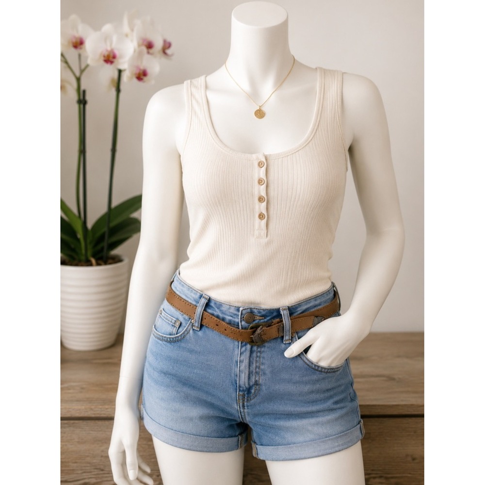 Dollhouse Womens High Rise Curvy Denim‎ Shorts Light Wash Studded Belt Size 7/8